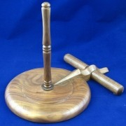 Keynote 'Pointed Tone Arm' Handmade Single Peg Wood Flute Stand
